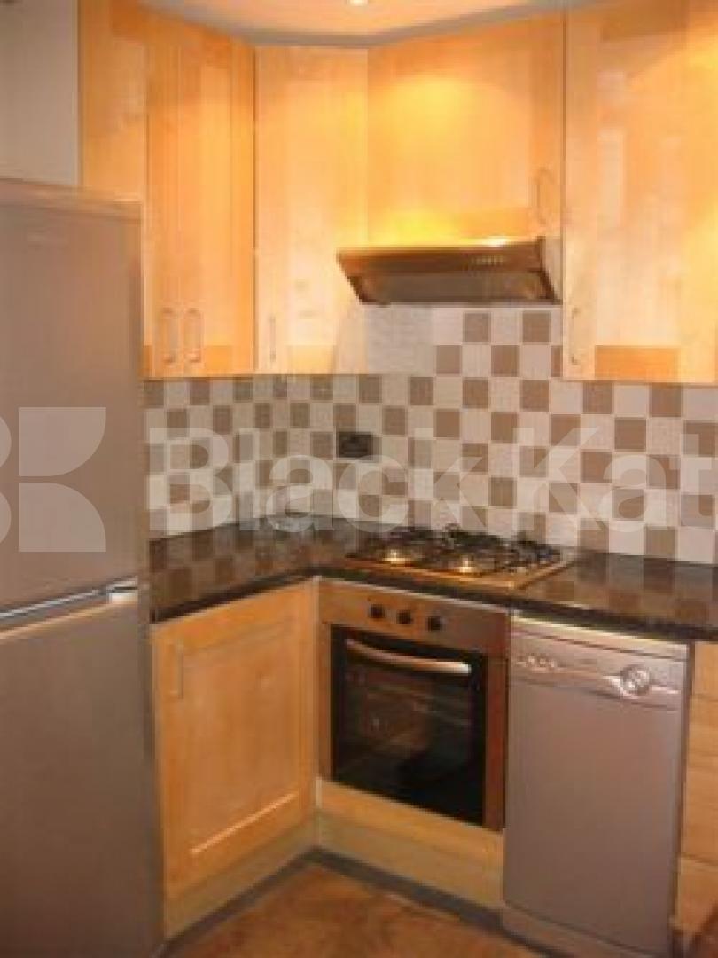 			UNDER OFFER , 5 Bedroom, 1 bath, 1 reception End Terraced House			 Patmos Road, Oval